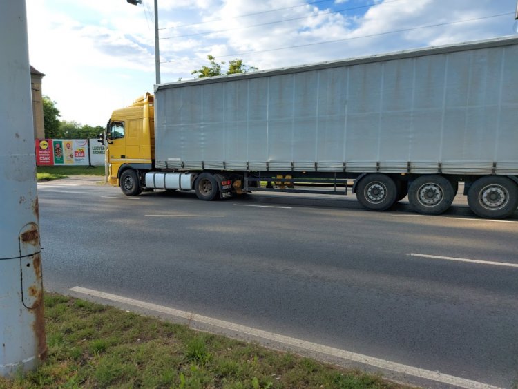 Az Orosi úton okozott fennakadást egy műszaki hibás kamion, a Család utcánál