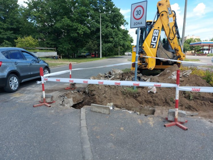 Helyreállítási munkálatokat végez a Nyírtávhő a Május 1. tér és Garibaldi utca között