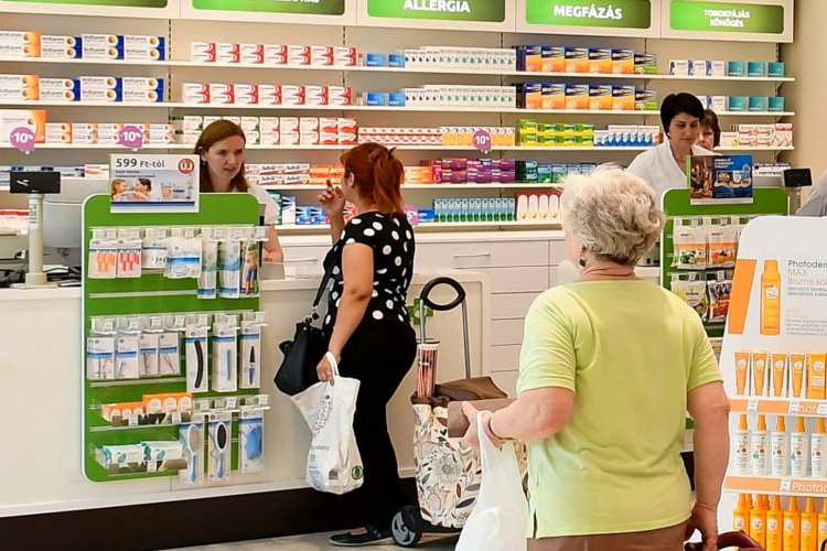 Orbán Viktor: Köszönet és elismerés jár a gyógyszertári dolgozóknak