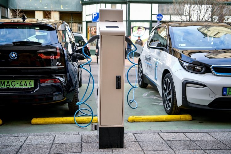 Újra lehet állami támogatást kérni új elektromos autók vásárlásához