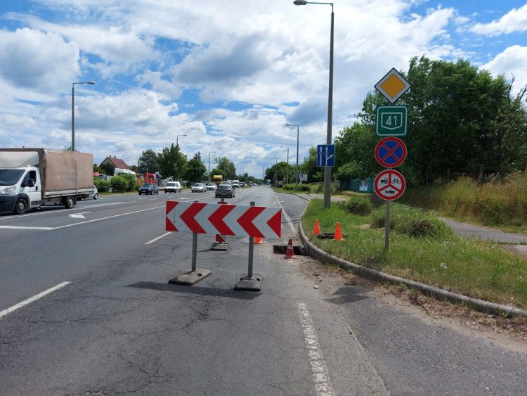 A város több pontján is a csapadékelvezető rácsok szintbehelyezését végzik a szakemberek