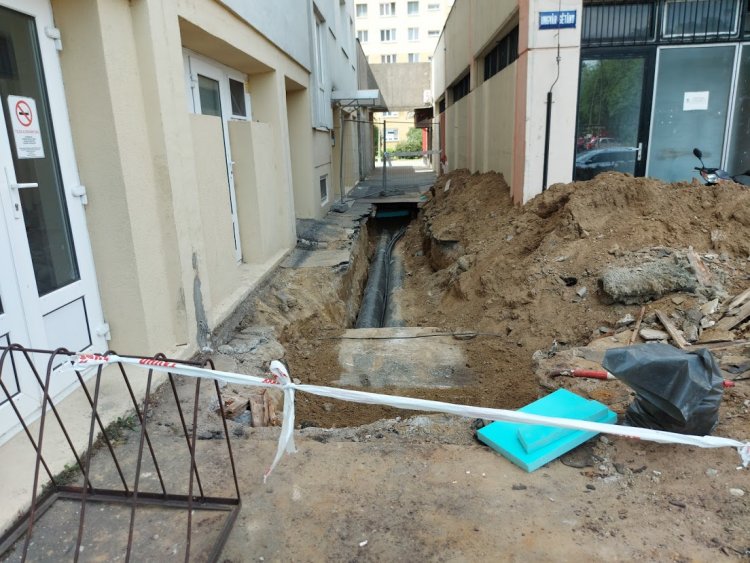 Még tartanak a Nyírtávhő munkálatai az Ungvár sétányon                   