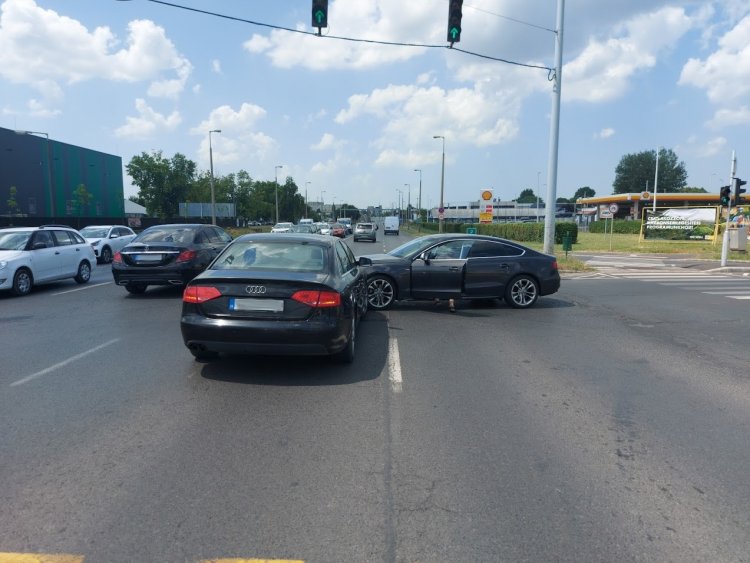 Két autó ütközött össze a Törzs utcán szerda délután                         