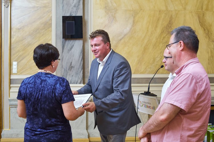 A „Meséld el nekem - Élettörténetek Nyíregyházán” című pályázat díjazottai