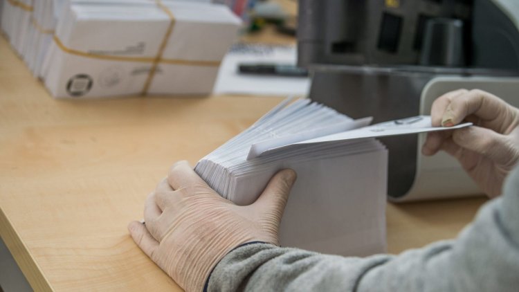 Már úton vannak a postaládákba a nemzeti konzultációt tartalmazó borítékok