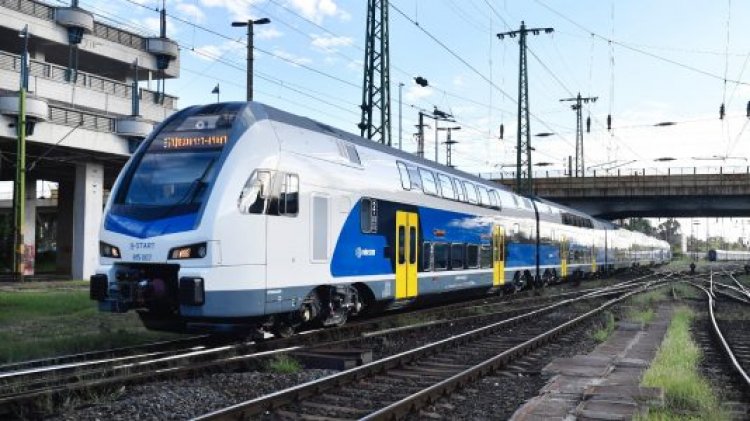 Új szintre emeli a közösségi közlekedést a MÁV–Volán integráció