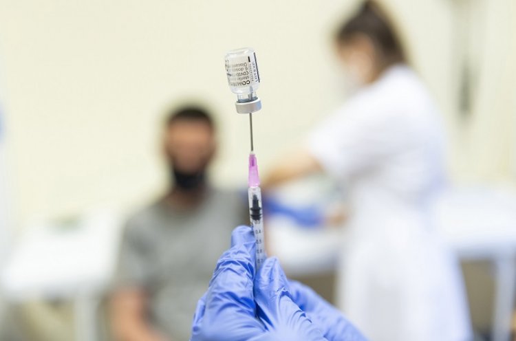 Az oltatlanok miatt még ősz előtt berobbanhat a negyedik hullám