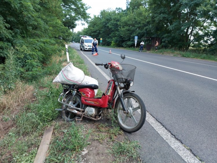 Lesodródott az útról egy motoros, a rendőrség vizsgálja a baleset okát