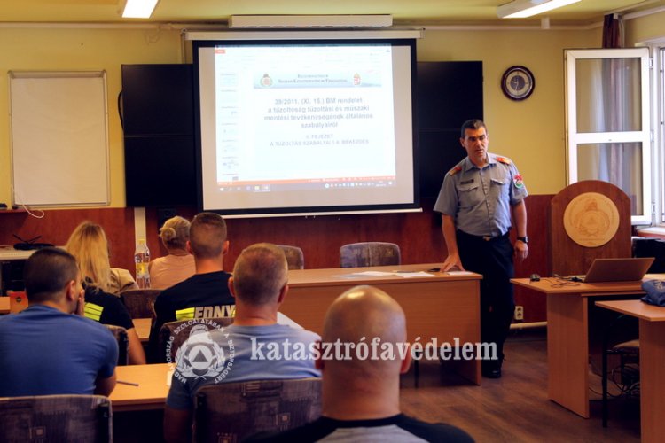  Negyven órás tűzoltó tanfolyam Nyíregyházán                    