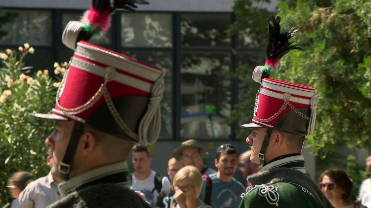Huszártalálkozó Nyíregyházán – Hagyományőrző felvonulás volt az Országzászló téren