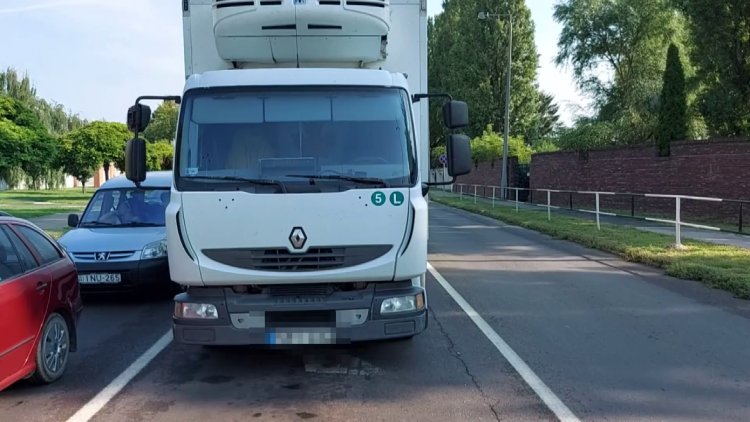 Hétfőn egy műszaki hibás teherautó okozott fennakadást      