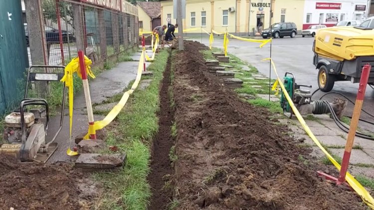 Kábelfektetés a Selyem utcán és a Pazonyi téren             