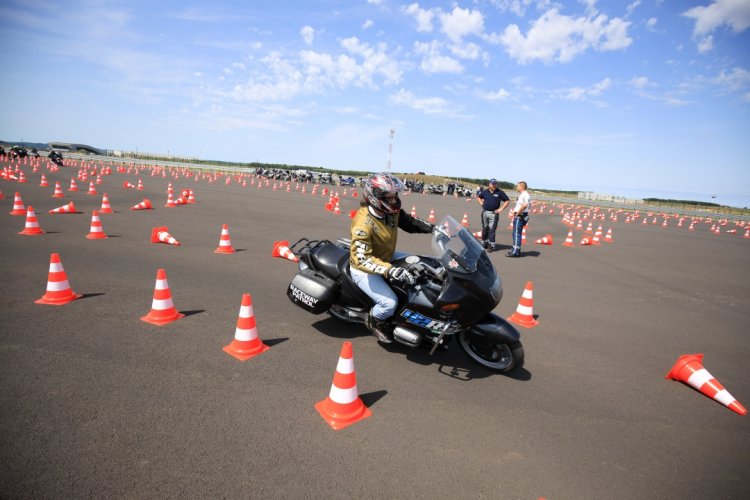 Kelet-Magyarországon szervez ingyenes motoros vezetéstechnikai tréninget a HUMDA