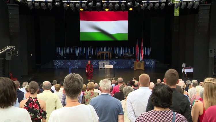 Hírösszefoglaló: Ünnepségek, díszpolgári kitüntetés, honvéd kollégium, tanszercsomag