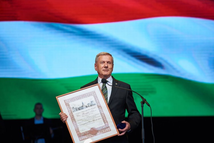 Városi ünnepség: dr. Benkő Tibor honvédelmi miniszter lett Nyíregyháza új díszpolgára