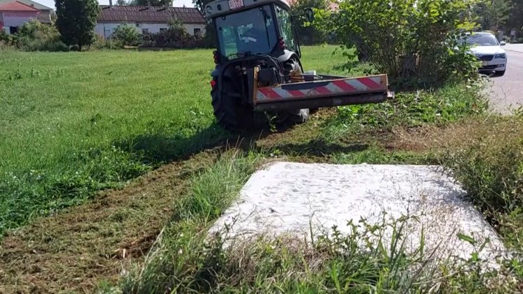 Illegálisan lerakott hulladékok akadályozzák a fűkaszálást   