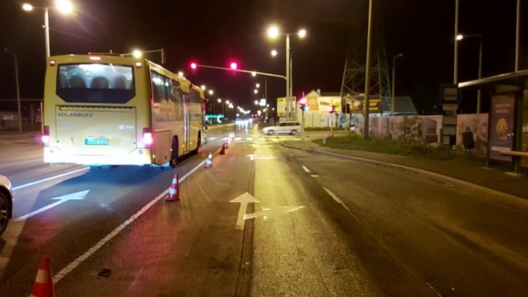 Éjszaka festettek burkolati jeleket a Debreceni úton