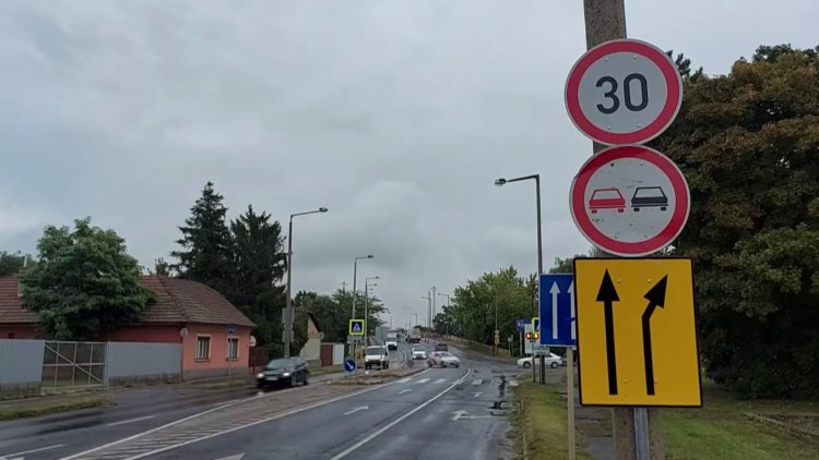 Több szabálytalan besorolásból adódó baleset történt        