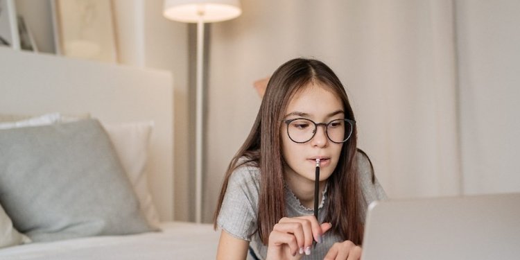 Váratlan és drága eszközzel bővült az iskolatáska – hogyan szerezzük be olcsón?