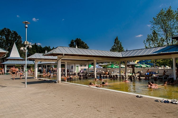 Szezonzárás –  Augusztus 31-ig fogadja a vendégeket a Parkfürdő