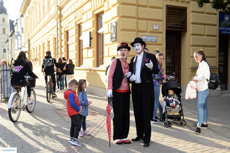Vidor Fesztivál – Bohócok és artisták minden nap a Kossuth téren