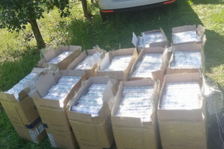 Közel tizenhétmillió forint értékű csempészett cigarettát szállított