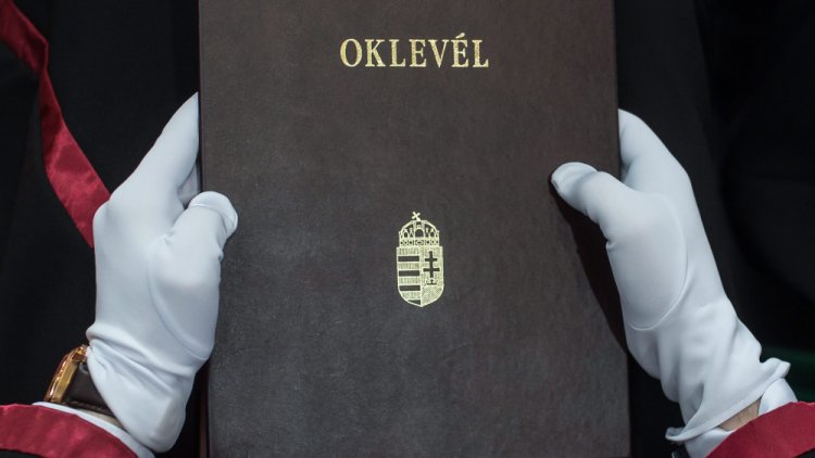 ITM: csaknem 140 ezer új diplomást hozott a nyelvvizsgamentesség