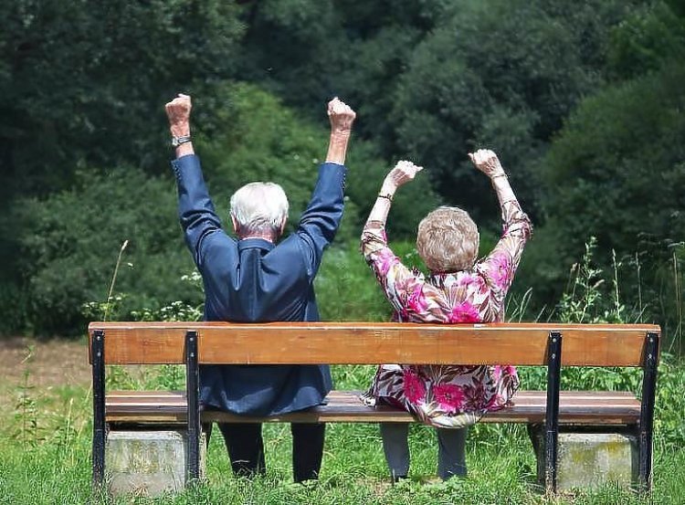 Minden eddiginél magasabb prémiumot kapnak a nyugdíjasok    