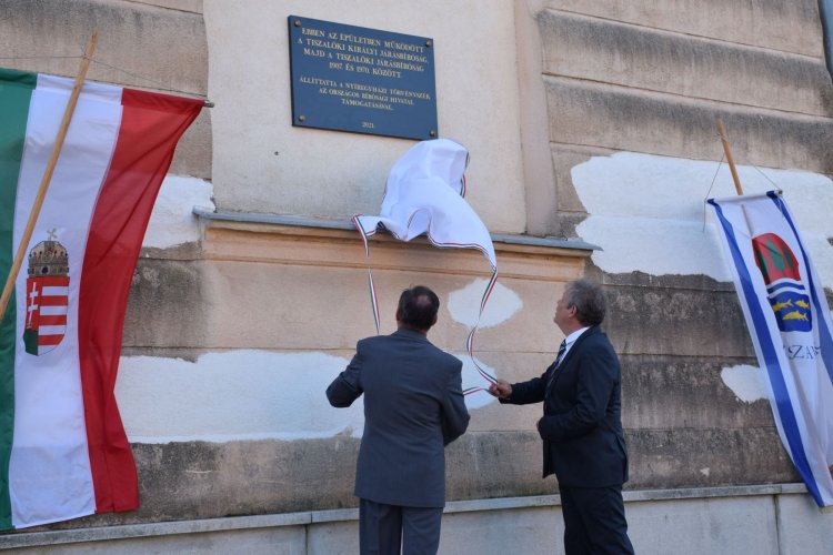 Emléktábla került az egykori Tiszalöki Járásbíróság épületére