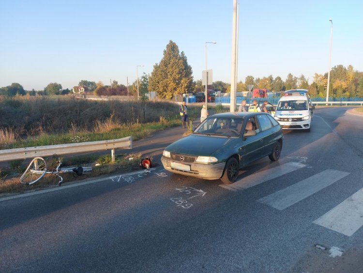 A Tiszavasvári út külső részén egy kerékpárost gázolt el egy autós