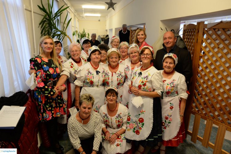 Jubileumi táncgálát tartottak Sóstóhegyen! 10 éves a Vadrózsák Néptánccsoport!