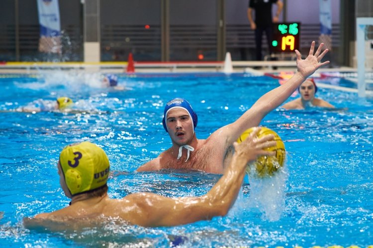 Sporttörténelmi meccs az uszodában - Teljesen megtelt a lelátó nézőkkel  