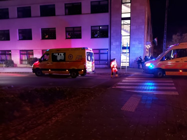 Kijelölt gyalogátkelőhelyen gázolt el két gyalogost egy jármű a Bethlen Gábor utcán