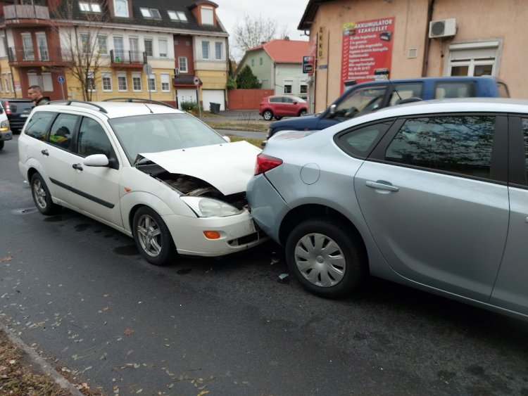 A Kállói úton utoléréses hármas karambol történt pénteken délelőtt