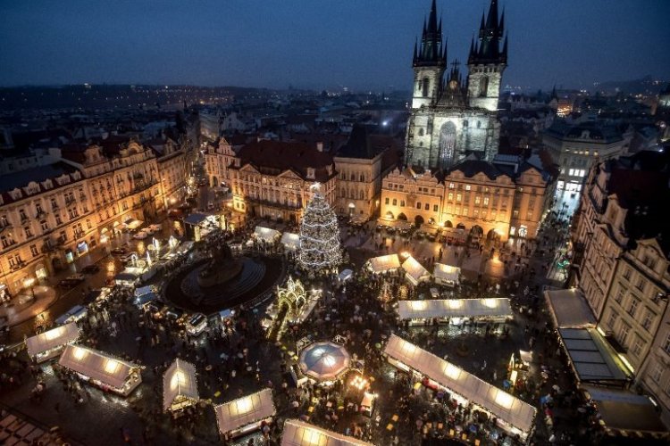 Életbe lépett a harminc napos szükségállapot Csehországban, tilos a karácsonyi és adventi vásárok megrendezése
