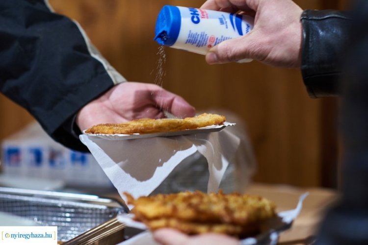 Frissen sült ajándék lapcsánka a Kossuth téren 
