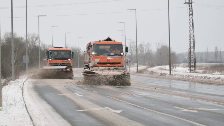 Hóhelyzet – A Magyar Közút folyamatosan végzi az előkészületeket és szükség esetén be is avatkoznak