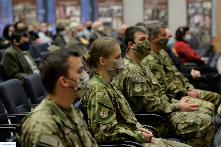 „Erős Magyarország csak erős honvédséggel működhet”  – Katonai konferencia az egyetemen