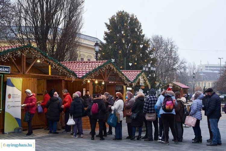 Frissen sült ajándék lapcsánka a Kossuth téren
