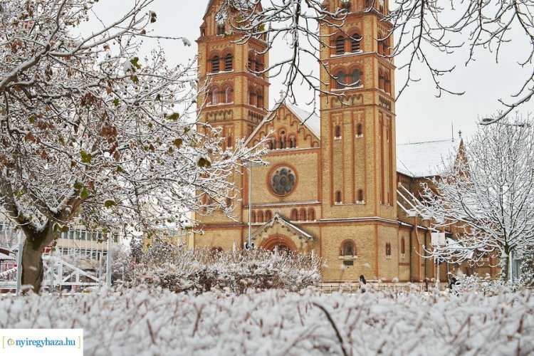 Karácsonyi és újévi püspöki ünnepi szentmisék Debrecenben és Nyíregyházán