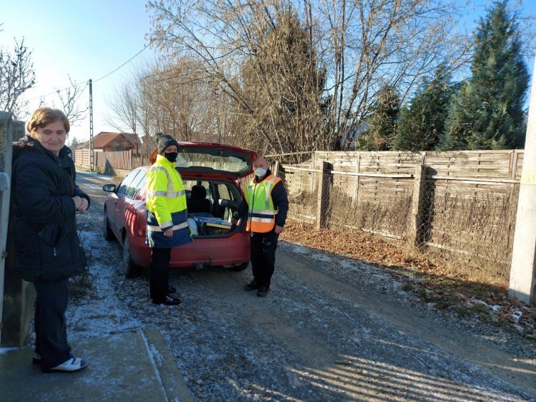 A Borbányai Polgárőr Egyesület adományokat osztott a rászorulóknak a városrészben