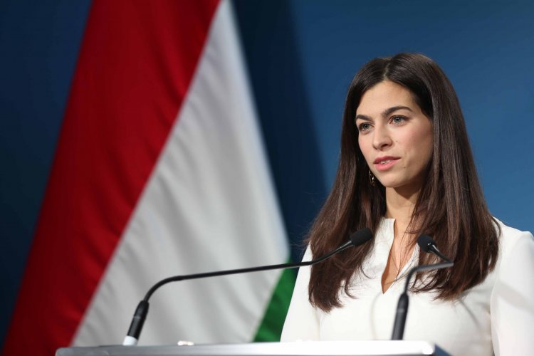 Kormányszóvivő: Jelentős béremelésekkel indul az év