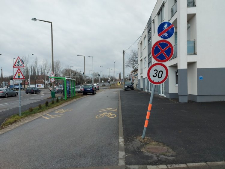 Több KRESZ-táblát is megrongáltak az elmúlt napokban, jellemzően autósok