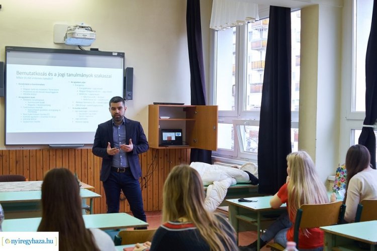 Pályaorientációs nap a Szent Imrében – Különböző előadások segítették a diákok döntését