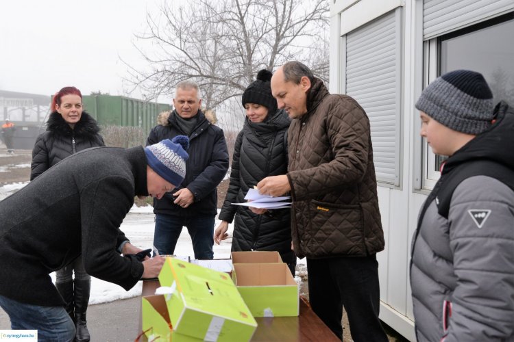 Kisorsolták a nyerteseket – Több mint 300 fenyőt adtak le a hulladékudvarokban