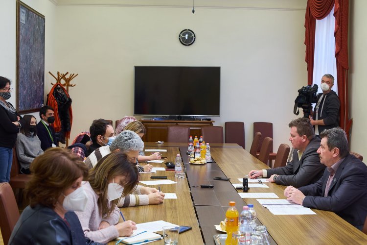 Hírösszefoglaló: megújul a múzeum, diákokat jutalmaztak, változó szabályok és vörös kód