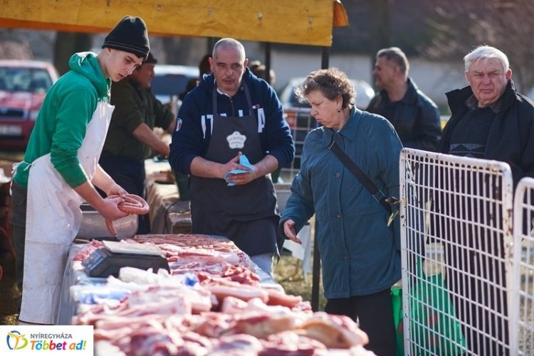 IV. Nyírségi Disznótoros Fesztivál és XX. Nemzetközi Böllérverseny a Sóstói Múzeumfaluban – Részletek a Sziesztában!