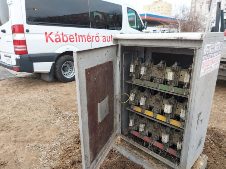 Helyreállította az erősáramú kábeleket a Titász a Korányi Frigyes utcán