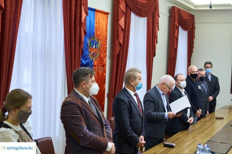 Eskütétel a városházán – Hétfőn megalakult két választókerületi választási bizottság