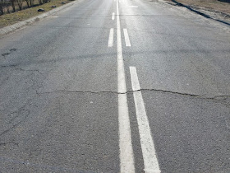 Záróvonal és előzési tilalom van érvényben Sóstóhegyen, a Fácán utcán 